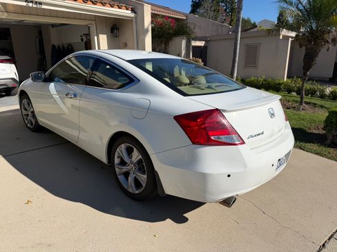 Used 2011 Honda Accord EX-L image 2