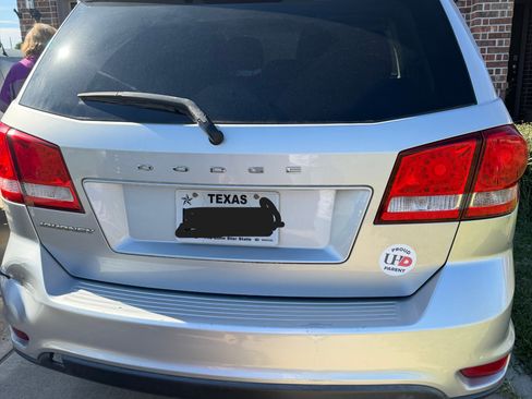 Used 2014 Dodge Journey SXT w/ Flexible Seating Group image 2