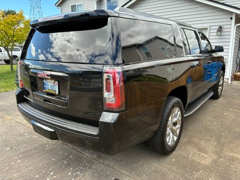 Used 2015 GMC Yukon XL SLT w/ Open Road Package AWD/4WD image 10