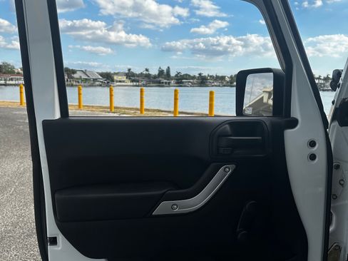 Used 2015 Jeep Wrangler Sport image 22