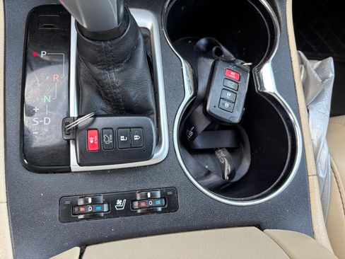 Used 2015 Toyota Highlander Limited image 30