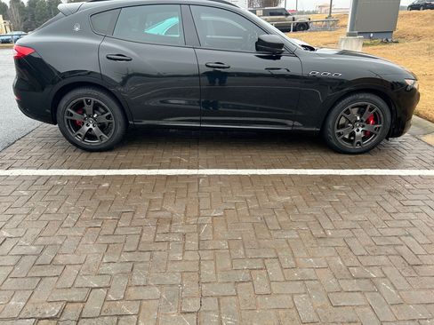 Used 2019 Maserati Levante S image 11