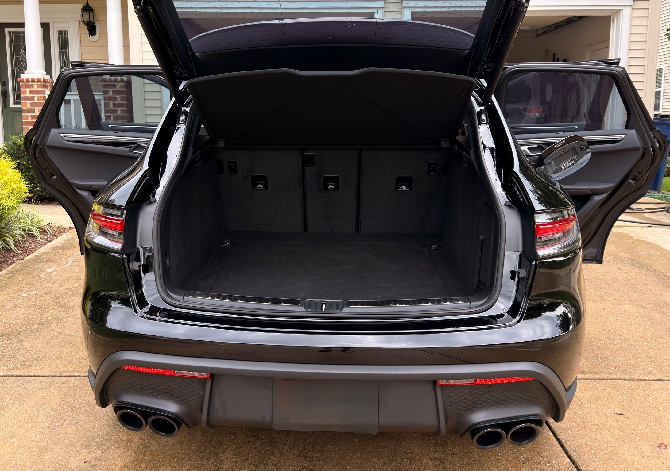 Used 2023 Porsche Macan AWD/4WD image 26