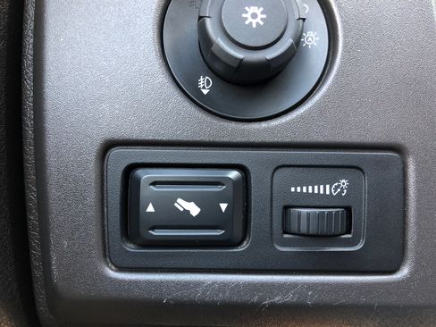 Used 2010 Ford F150 XLT image 24