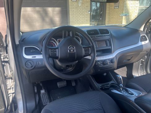 Used 2017 Dodge Journey SE image 4