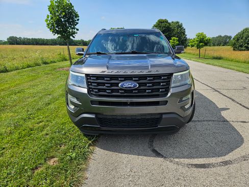 Used 2017 Ford Explorer Sport w/ Equipment Group 401A AWD/4WD image 2