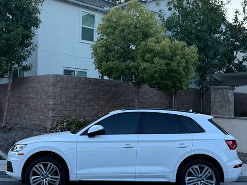 Used 2018 Audi Q5 Prestige w/ Prestige Package image 8