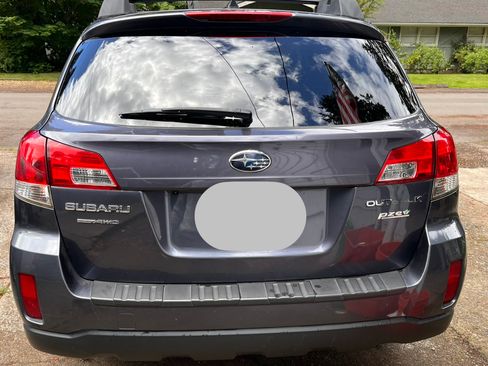 Used 2014 Subaru Outback 2.5i Premium AWD/4WD image 5