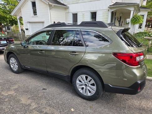 Used 2019 Subaru Outback 2.5i Premium image 4