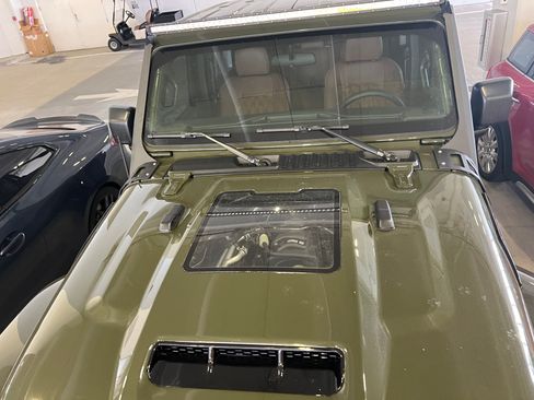 Used 2023 Jeep Gladiator Sport image 4