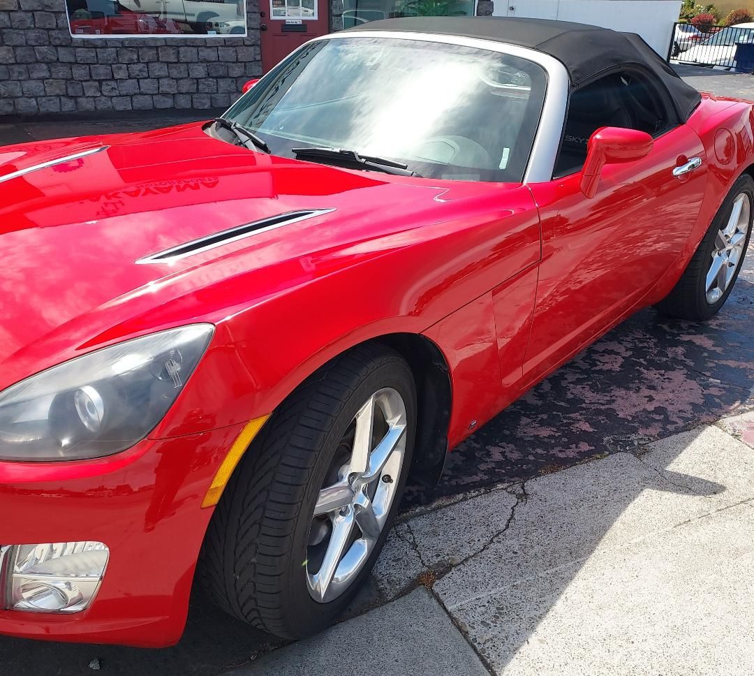 Used 2008 Saturn Sky Red Line RWD image 2