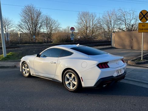 Used 2024 Ford Mustang Coupe image 2