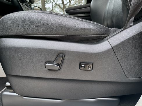 Used 2016 Chrysler Town & Country Touring image 15