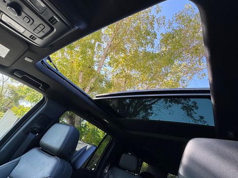 Used 2023 Chevrolet Suburban Z71 image 9