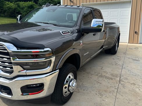 Used 2025 RAM 3500 Longhorn AWD/4WD image 4