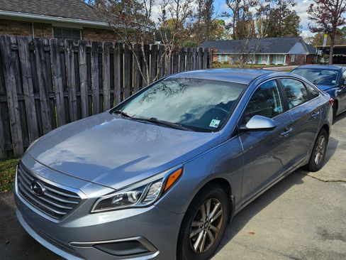Used 2017 Hyundai Sonata SE image 2
