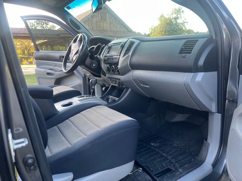 Used 2013 Toyota Tacoma PreRunner image 20