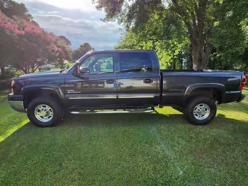Used 2005 Chevrolet Silverado 2500 LT w/ Heavy-Duty Power Package image 1
