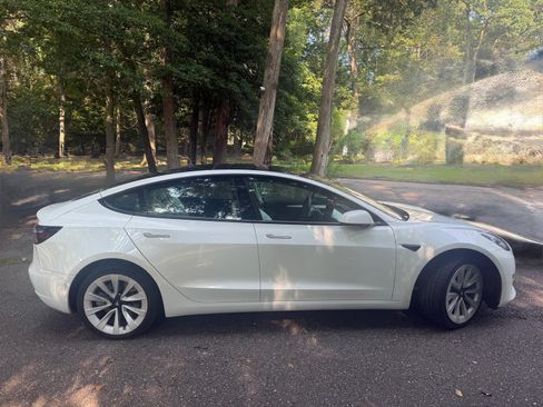Used 2022 Tesla Model 3 Long Range AWD/4WD image 4