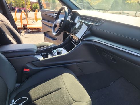 Used 2025 Jeep Grand Cherokee Laredo w/ Trailer Tow Package image 26