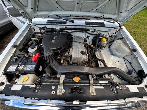 Used 1997 Nissan Pickup XE image 26