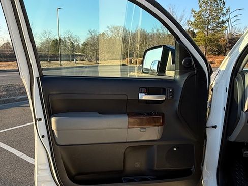 Used 2013 Toyota Tundra Platinum image 20