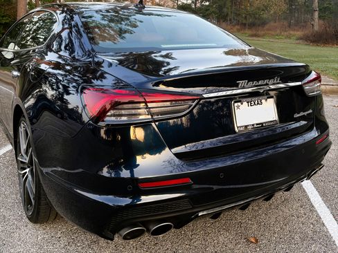 Used 2022 Maserati Quattroporte Modena image 14