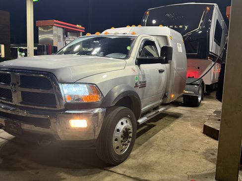 Used 2018 RAM 4500 Tradesman w/ Power & Remote Entry Group image 14