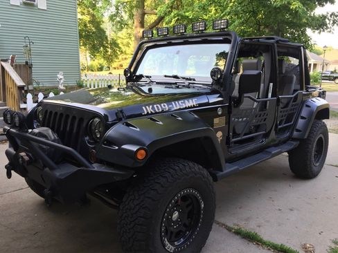 Used 2009 Jeep Wrangler Unlimited Sahara w/ Dual Top Group AWD/4WD image 9
