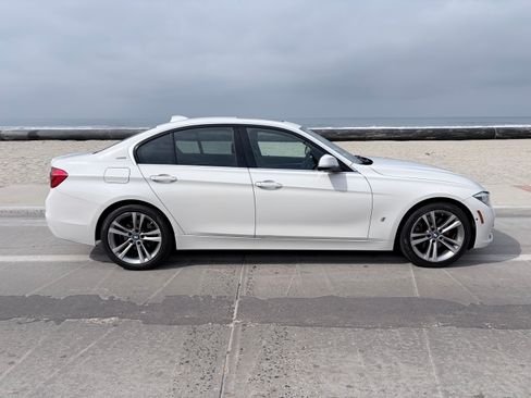 Used 2017 BMW 330e image 1