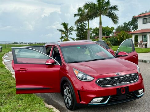 Used 2019 Kia Niro EX FWD image 1