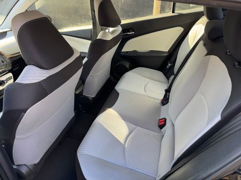 Used 2018 Toyota Prius Two image 9