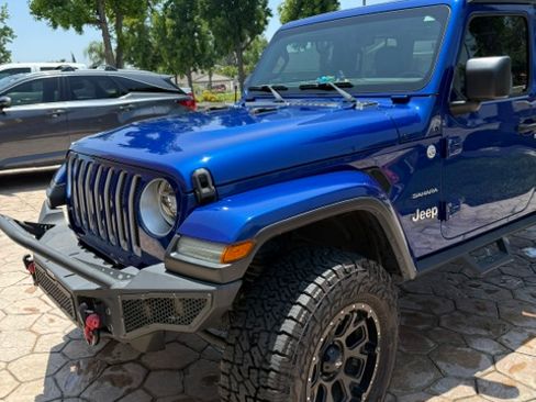Used 2018 Jeep Wrangler Unlimited Sahara AWD/4WD image 10