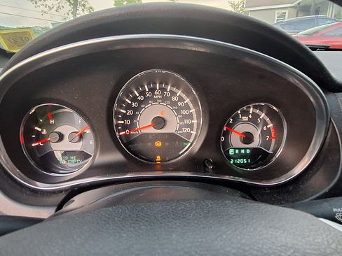 Used 2013 Chrysler 200 Limited w/ Sun/Sound Group FWD image 2