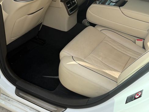 Used 2019 Kia K900 Luxury AWD/4WD image 9
