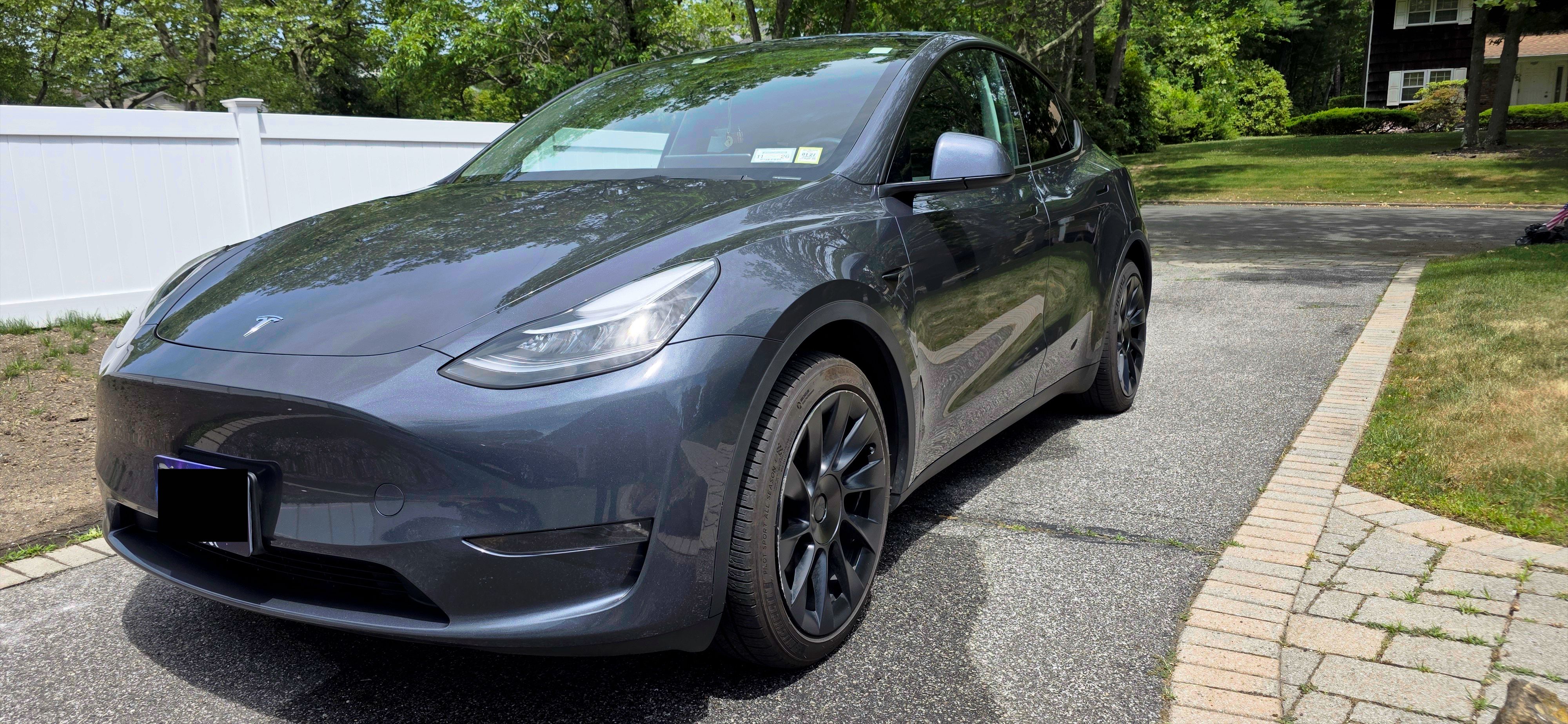 Used 2023 Tesla Model Y Long Range AWD/4WD image 1