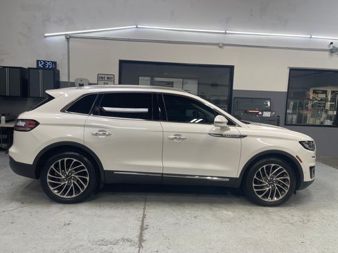 Used 2019 Lincoln Nautilus Reserve image 1