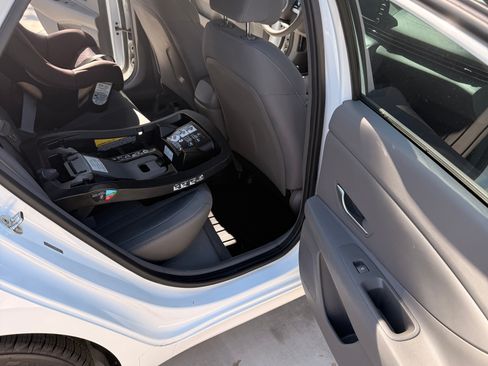 Used 2022 Hyundai Elantra SE image 13