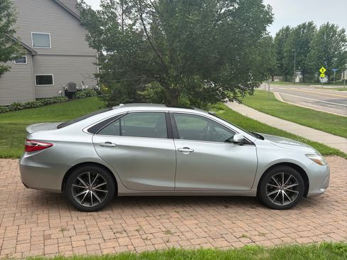 Used 2017 Toyota Camry XSE FWD image 4