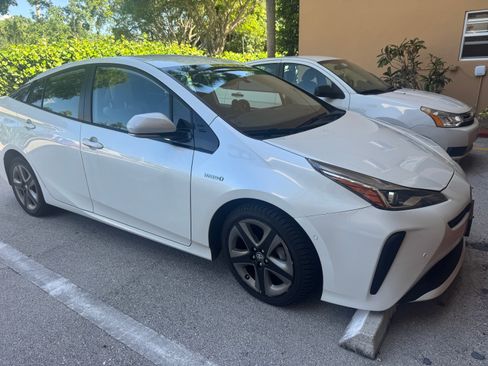 Used 2020 Toyota Prius Limited FWD image 5