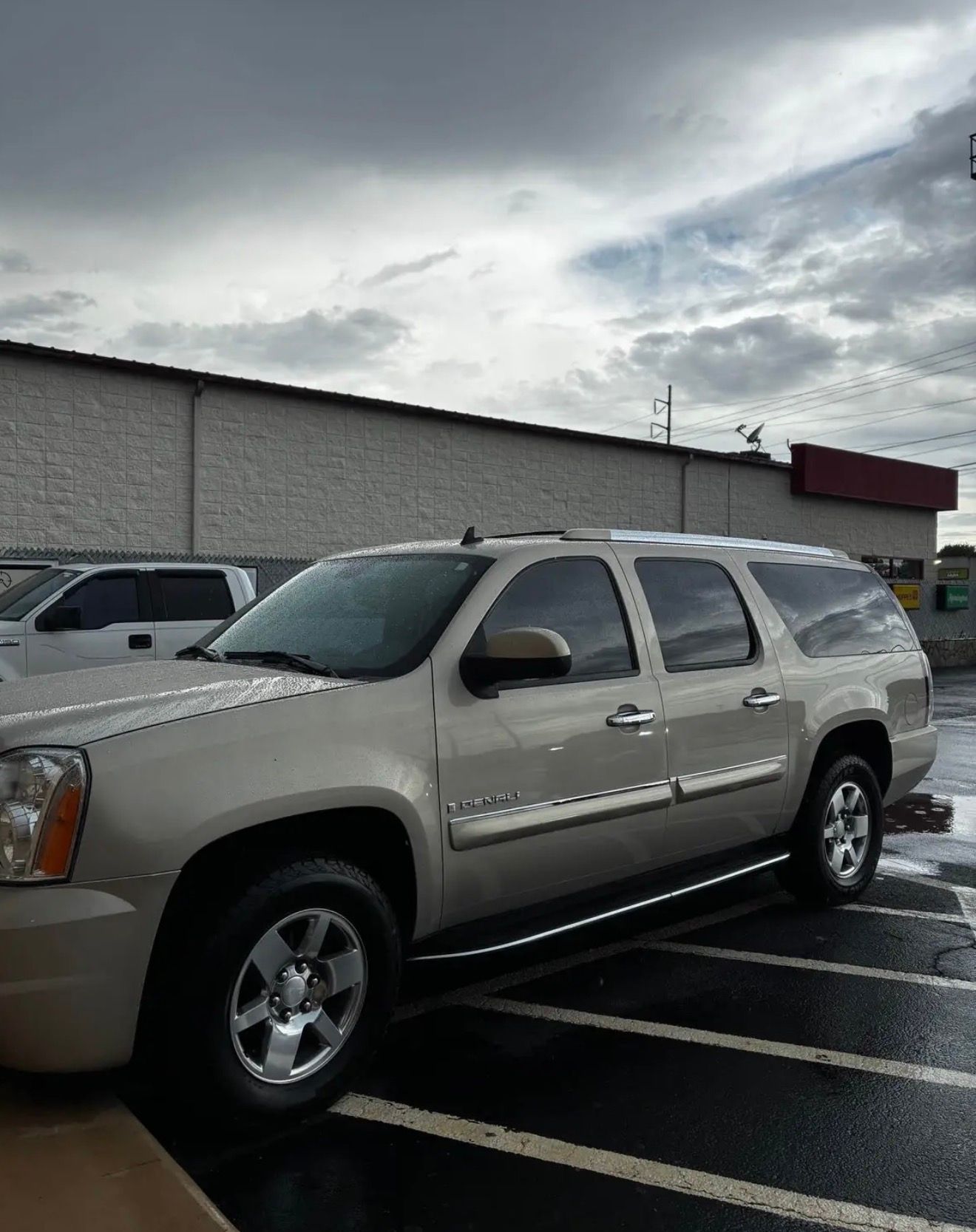 Used 2007 GMC Yukon XL Denali AWD/4WD image 12