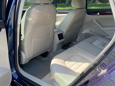Used 2013 Volkswagen Passat TDI SEL Premium image 16