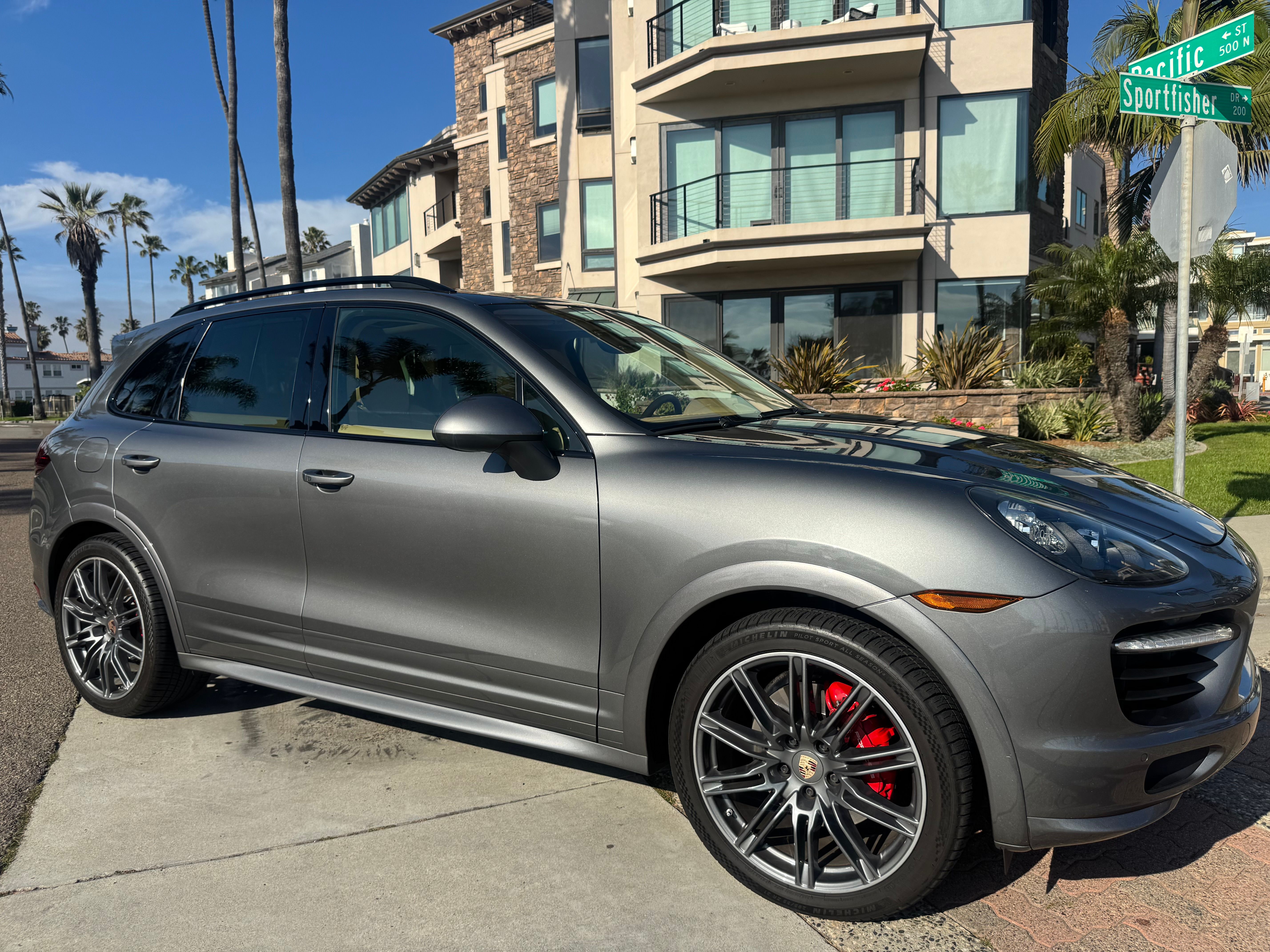 Used 2014 Porsche Cayenne GTS AWD/4WD image 1