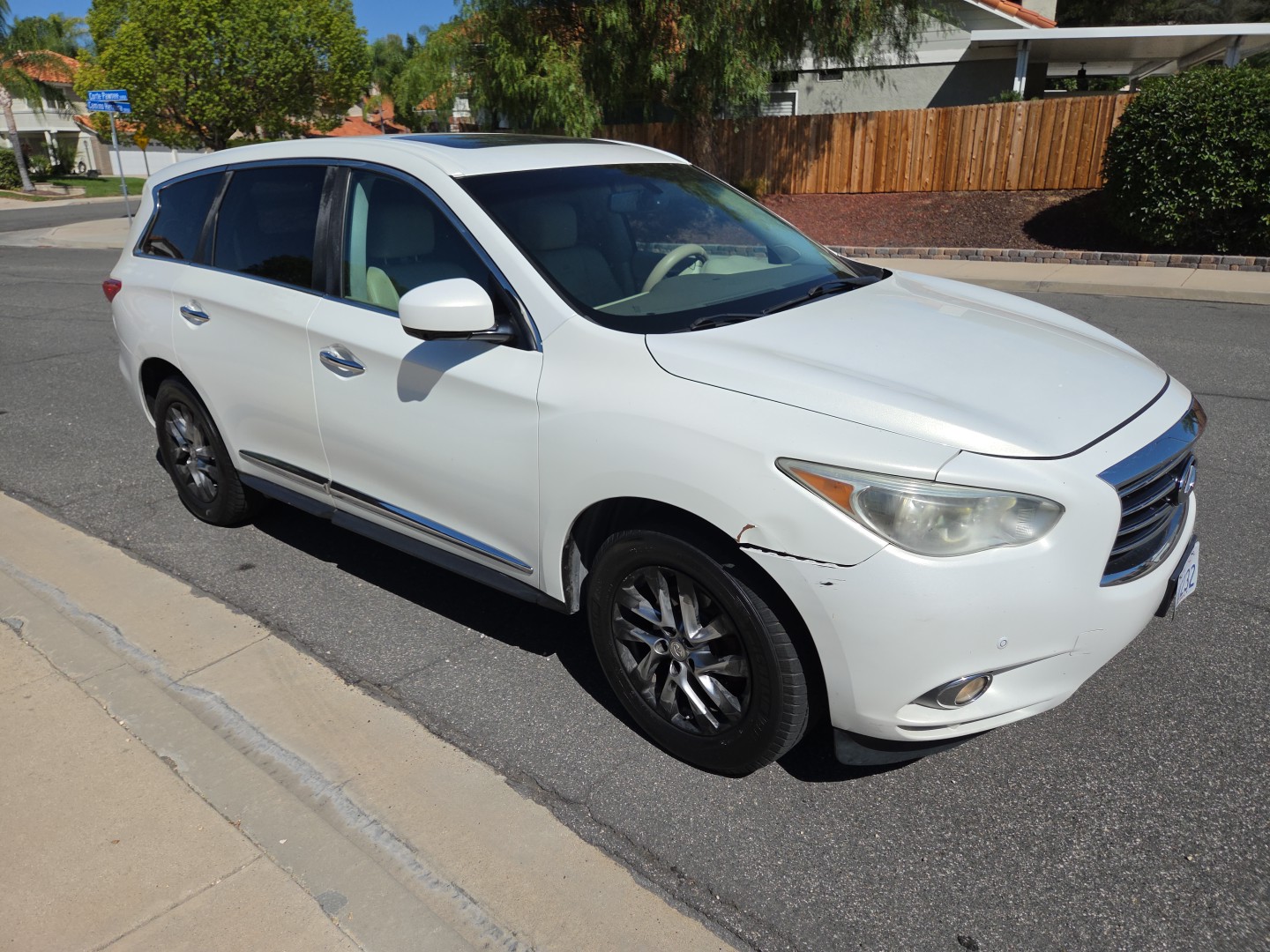 Used 2013 INFINITI JX35 FWD w/ Premium Pkg image 4