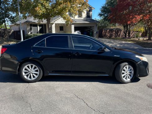 Used 2014 Toyota Camry XLE image 4