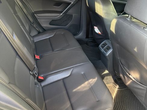 Used 2015 Volkswagen Golf TDI S image 10