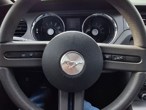 Used 2010 Ford Mustang Coupe image 6