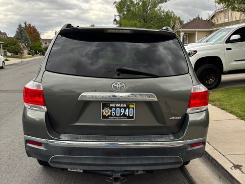 Used 2012 Toyota Highlander SE w/ Tow Pkg AWD/4WD image 10