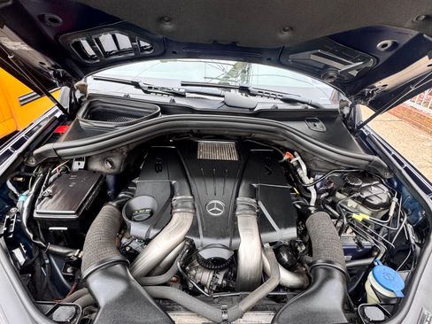 Used 2014 Mercedes-Benz GL 550 4MATIC image 19