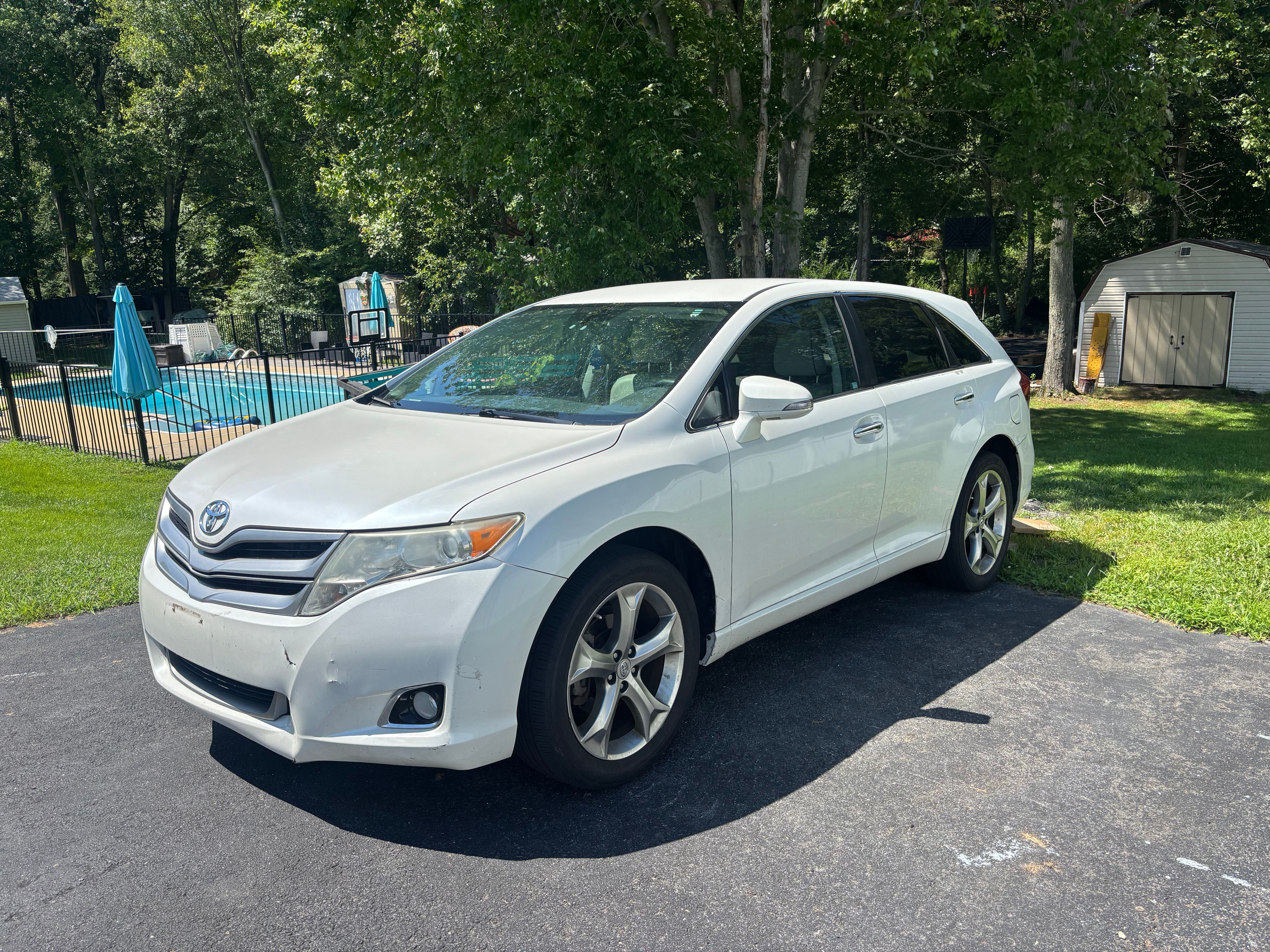 Used 2015 Toyota Venza XLE FWD image 1